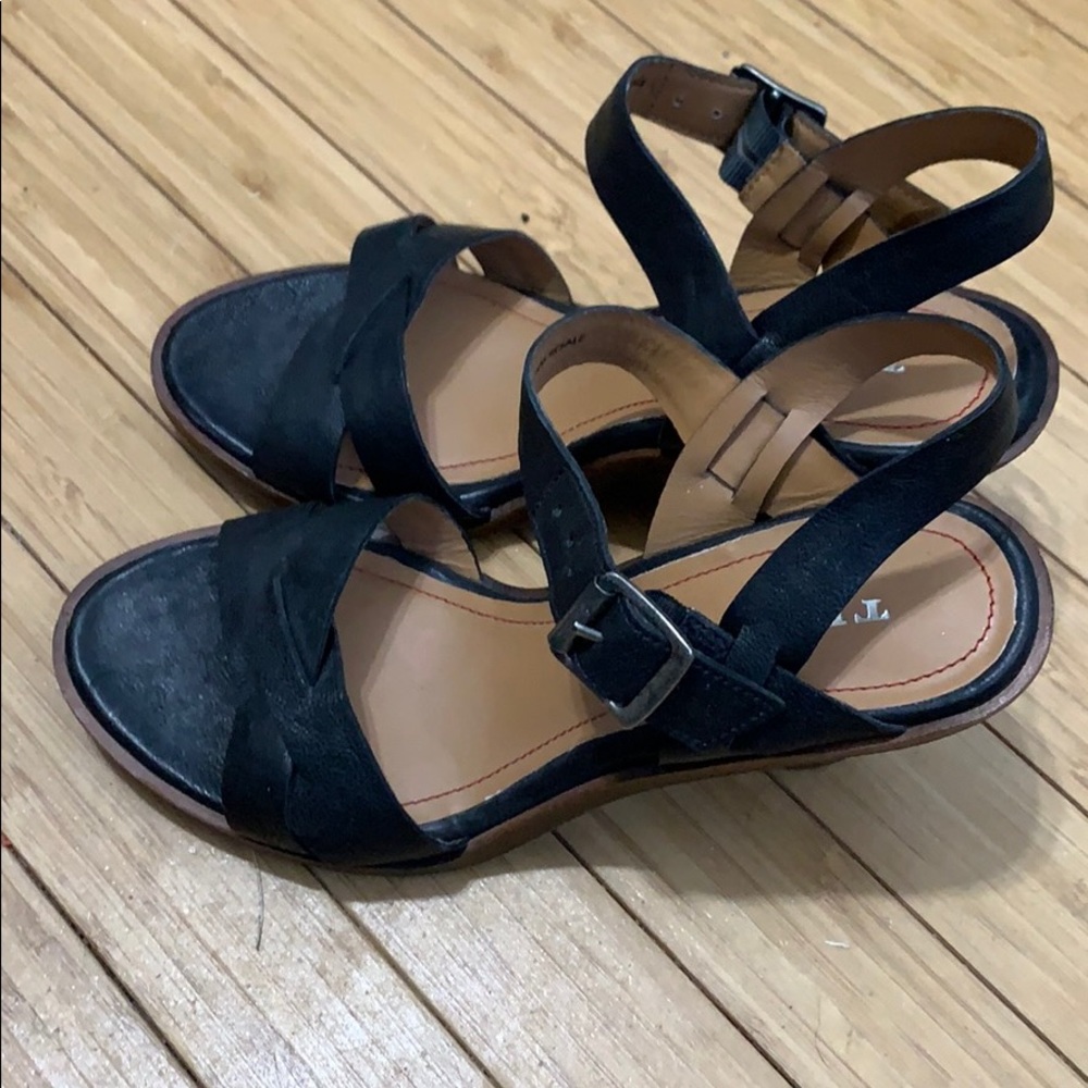 Trask city sandal